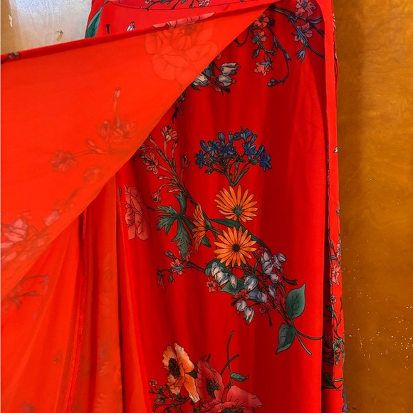 Lulus wrap maxi skirt.   Medium. Red floral - Picture 5 of 7